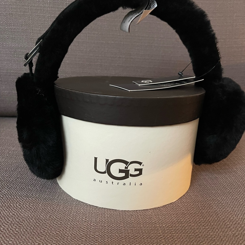 NWT. UGG Sheepskin Black Earmuffs